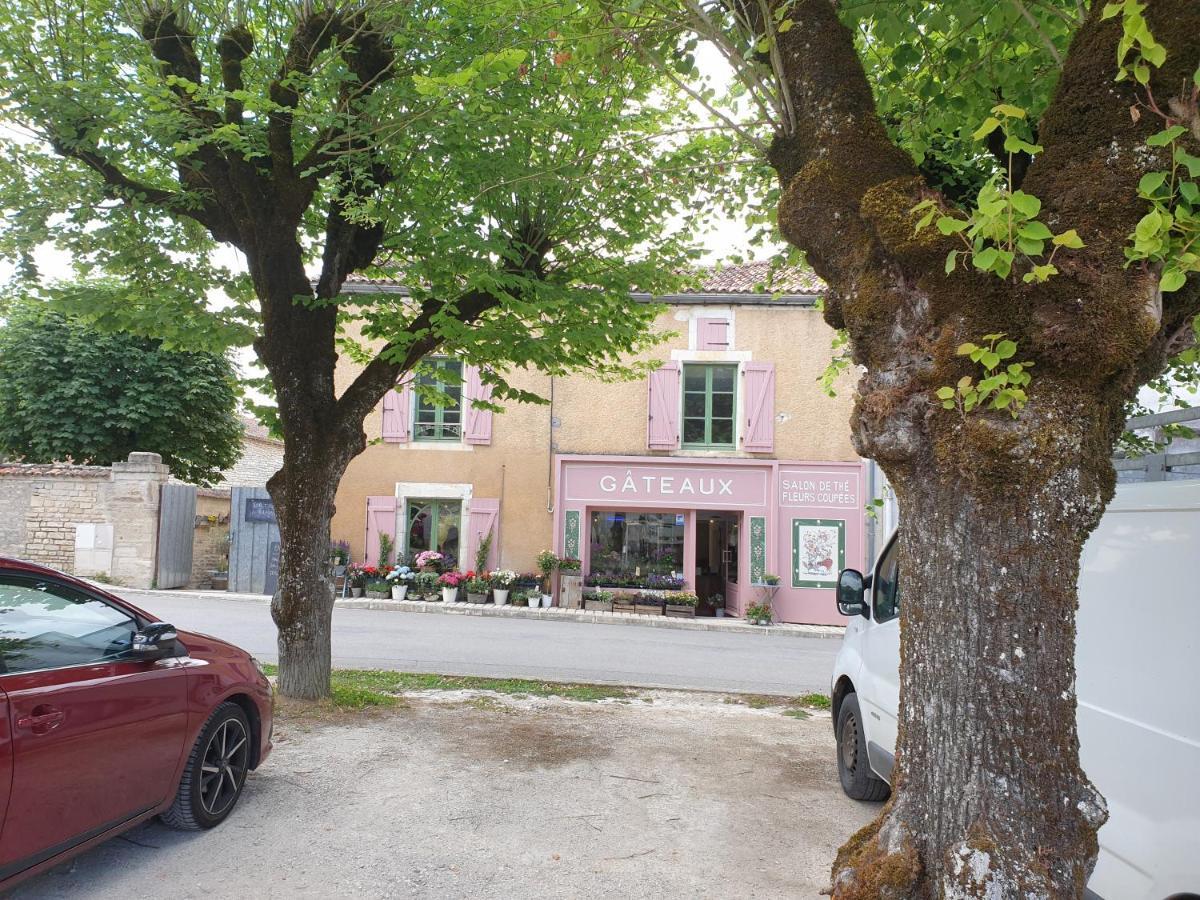 Tusson Chambres D'Hotes Charente Exterior photo